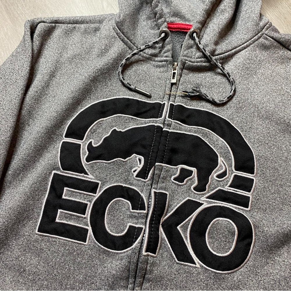 Ecko Unlimited Gray Fabric with Red Trim Tag